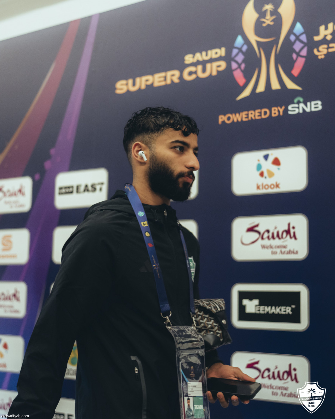 9 أجانب